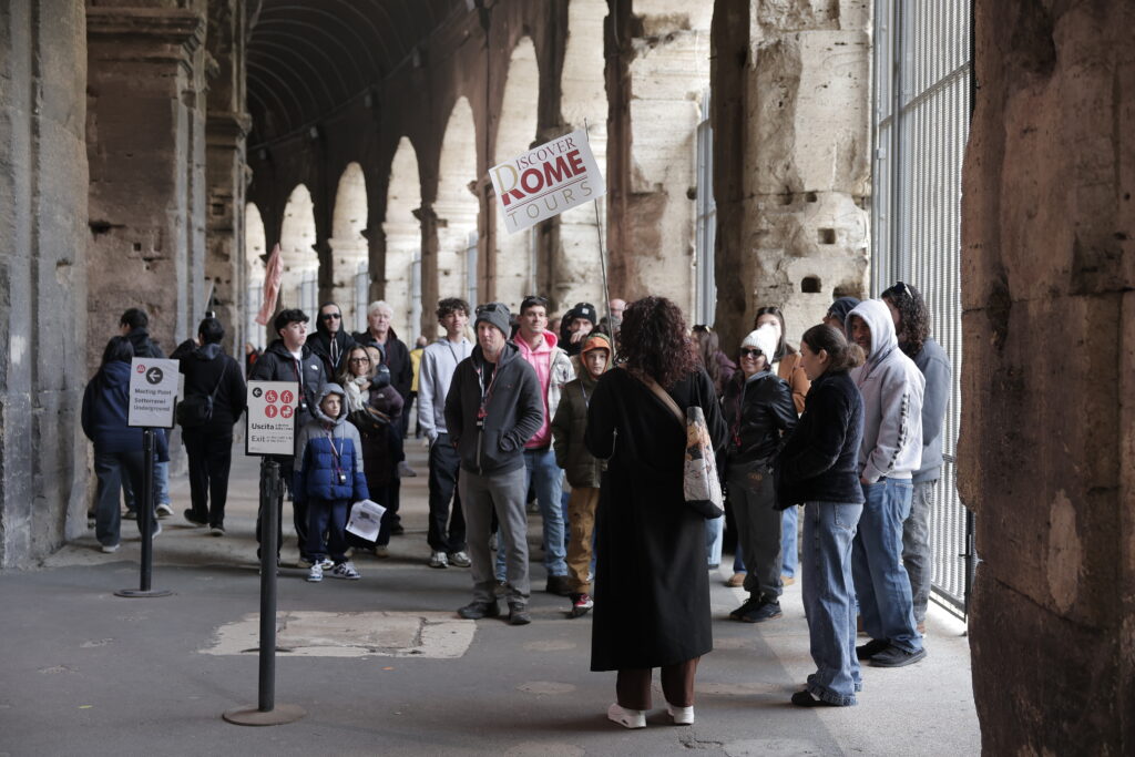 discover rome tours-03- guided colosseum tour