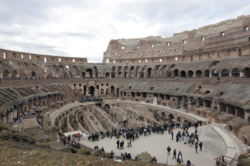 discover rome tours-04 guided colosseum tour