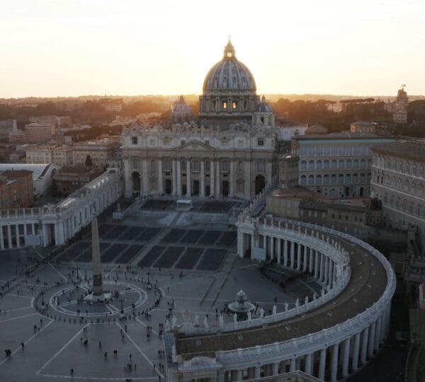 Vatican_City_St_Peters_Basilica_Square